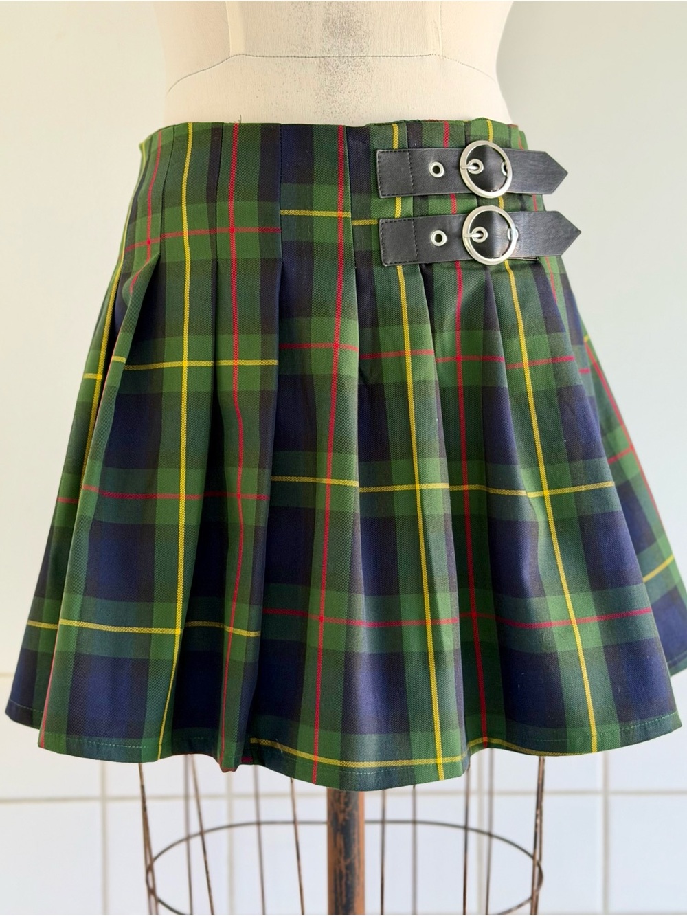FashionNova Green Plaid Mini Skirt Faux Leather Straps & Buckles Lined XL NWT